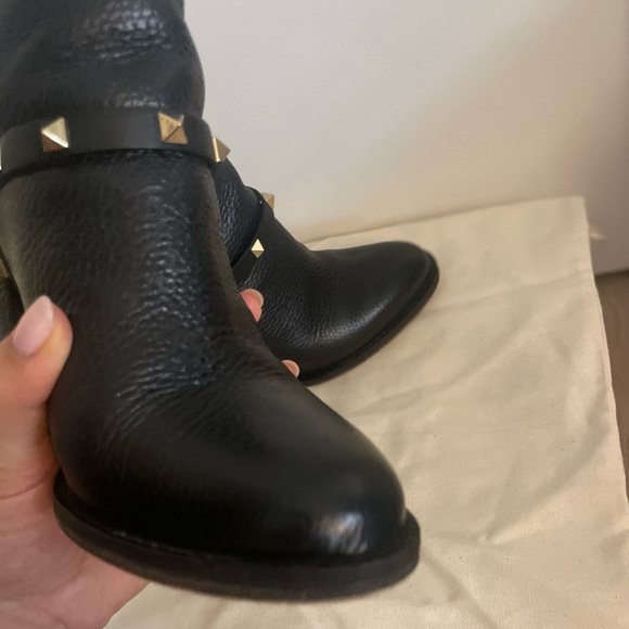 Black Studded Valentino Boots, in size 37 - Picture 4 of 6